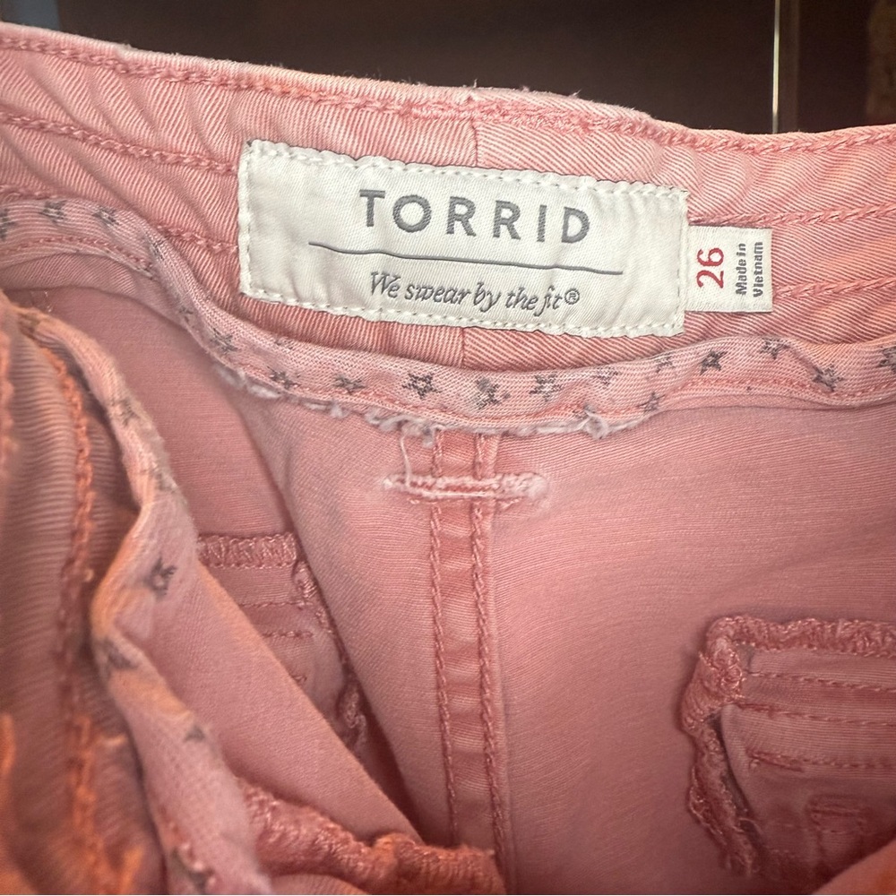 Torrid Pink Cargo Shorts Size:26 - Picture 2 of 7